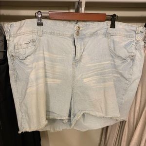 Light wash striped Shorts